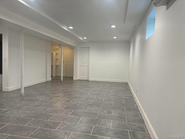 192 Brookfield Ave in Center Moriches, NY - Building Photo - Building Photo