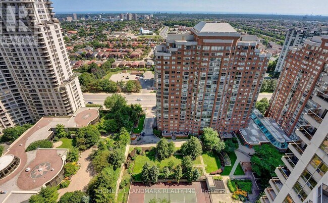 310 Burnhamthorpe Rd W in Mississauga, ON - Building Photo - Building Photo