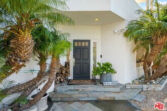 4908 Bunnie Ln in Malibu, CA - Building Photo - Building Photo
