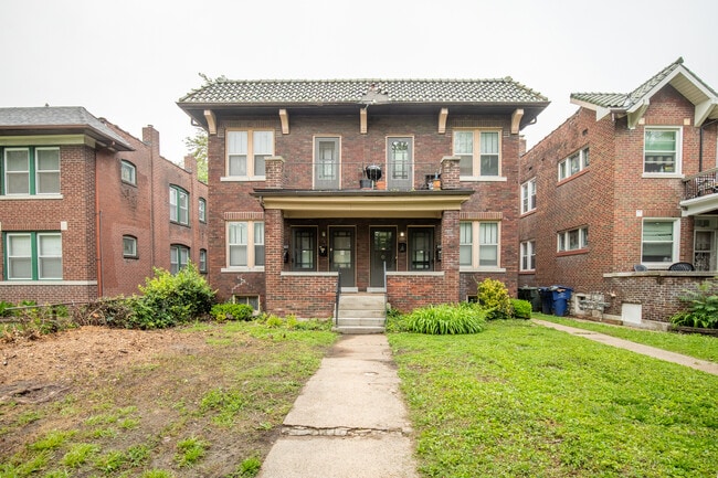 property at 4937 Magnolia ave