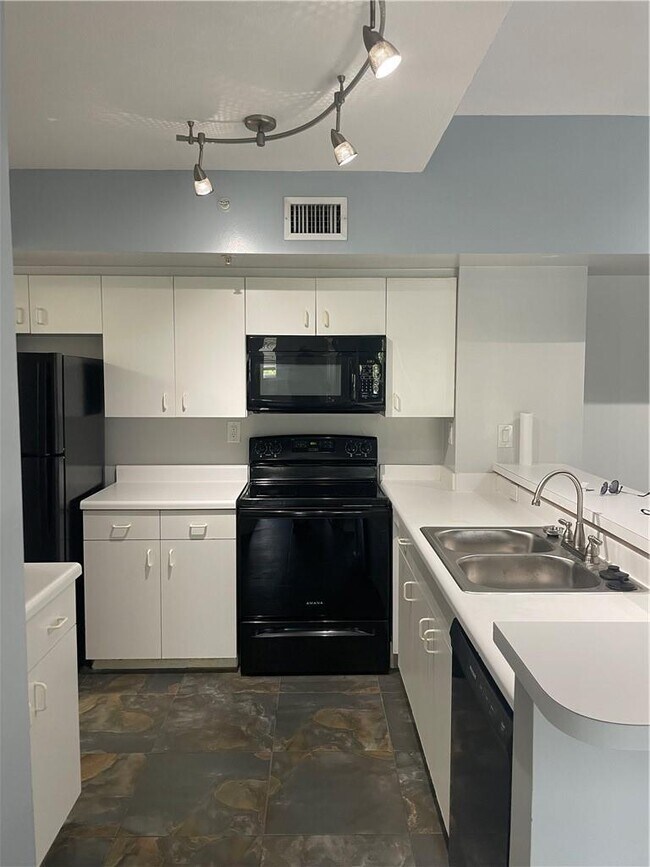 2640 S University Dr, Unit 319