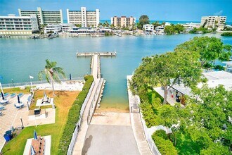 10215 Regal Dr in Largo, FL - Building Photo - Building Photo