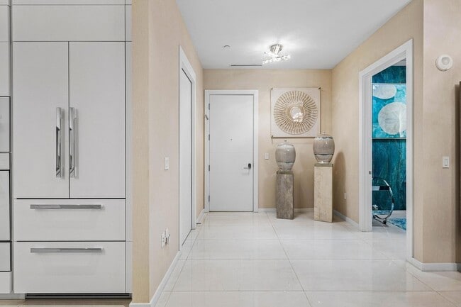 200 SE Mizner Blvd, Unit 104 in Boca Raton, FL - Building Photo - Building Photo