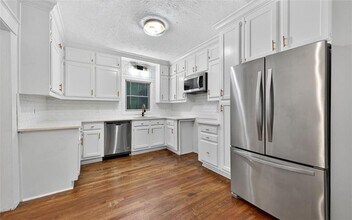 6453 Shadow Rock Dr in Lithonia, GA - Building Photo - Building Photo