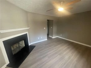 5787 Summerglen Ln in Atlanta, GA - Building Photo - Building Photo