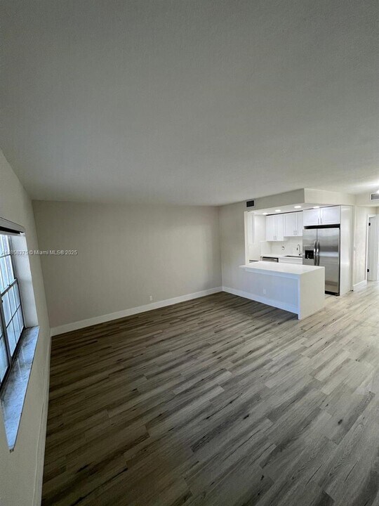 2665 Middle River Dr in Fort Lauderdale, FL - Foto de edificio