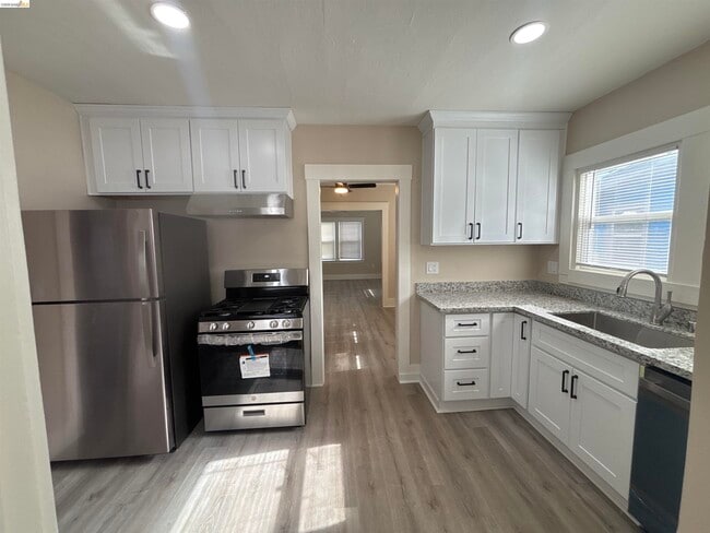 property at 706 E 12th St