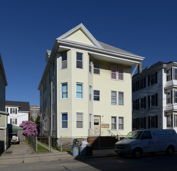 207 Ashley Blvd in New Bedford, MA - Building Photo