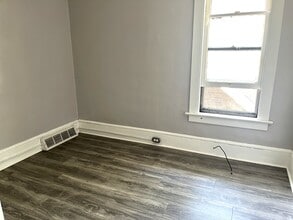 1158 Brown Ave, Unit 2 in Erie, PA - Foto de edificio - Building Photo