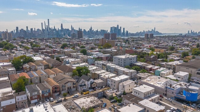 600 67th St in West New York, NJ - Building Photo - Building Photo