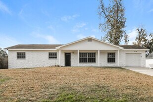 11213 McMullen Loop, Unit U111 in Riverview, FL - Building Photo
