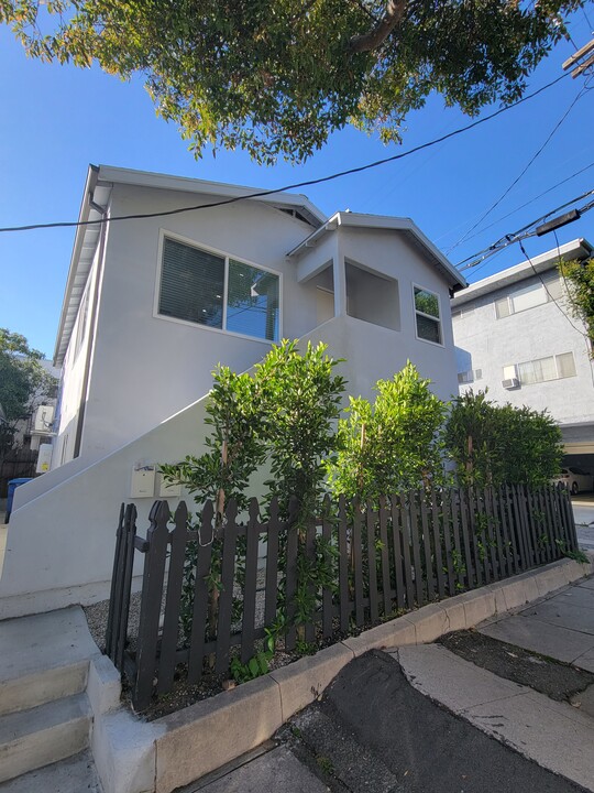 11563 Iowa Ave, Unit 11565 in Los Angeles, CA - Building Photo
