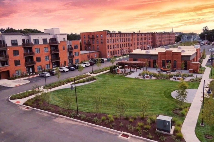 Parker Place in Wallingford, CT - Foto de edificio
