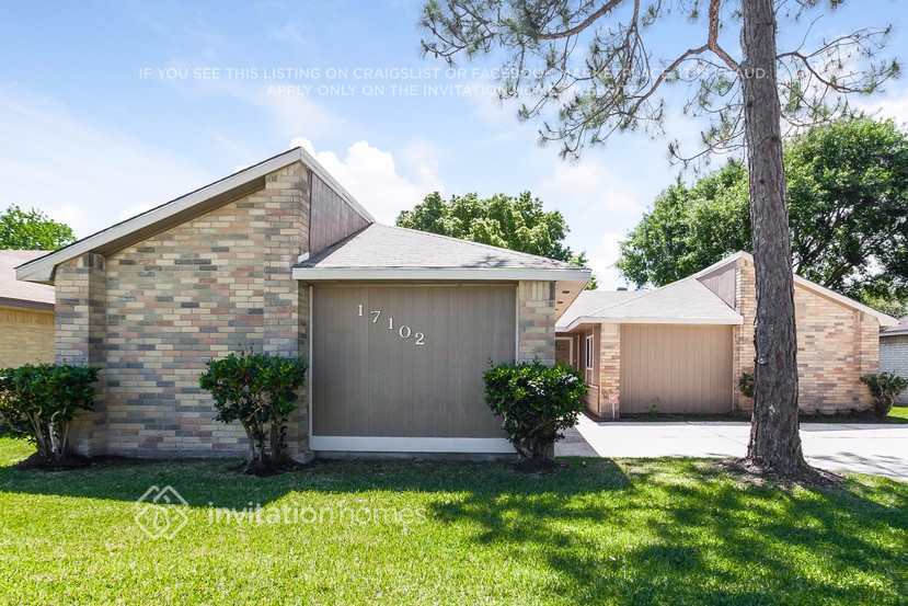 17102 Stone Stile Dr in Friendswood, TX - Building Photo