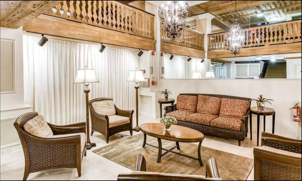 235 Sunrise Ave in Palm Beach, FL - Building Photo