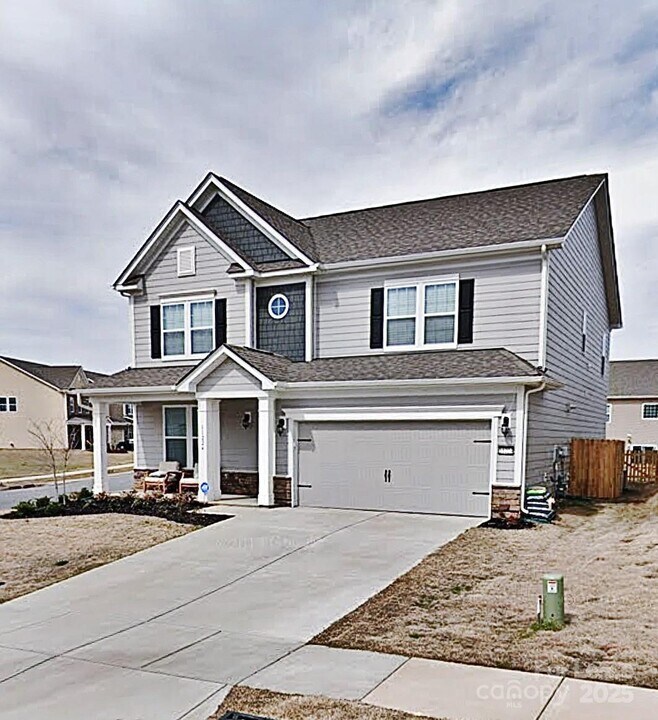 11224 Smokethorn Dr NW in Concord, NC - Foto de edificio