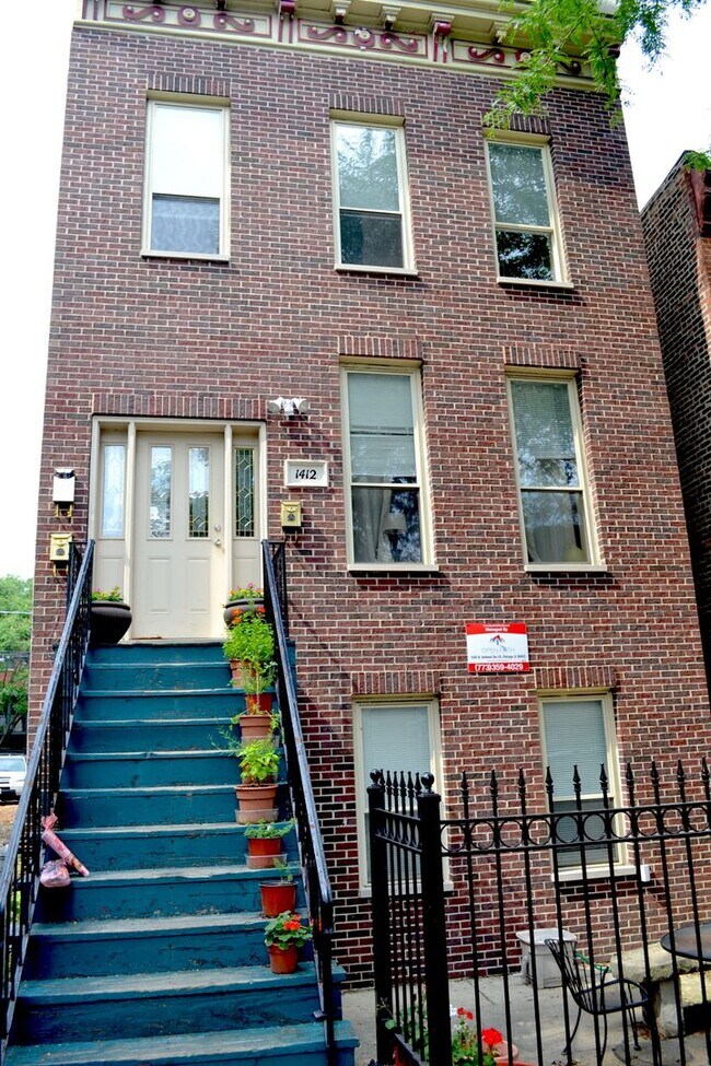 property at 1412 W Flournoy St