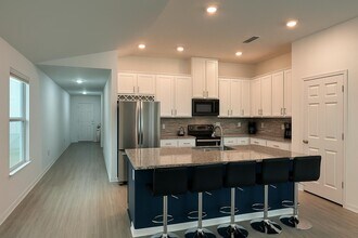 5635 NW Pine Trail Cir in Port St. Lucie, FL - Building Photo - Building Photo