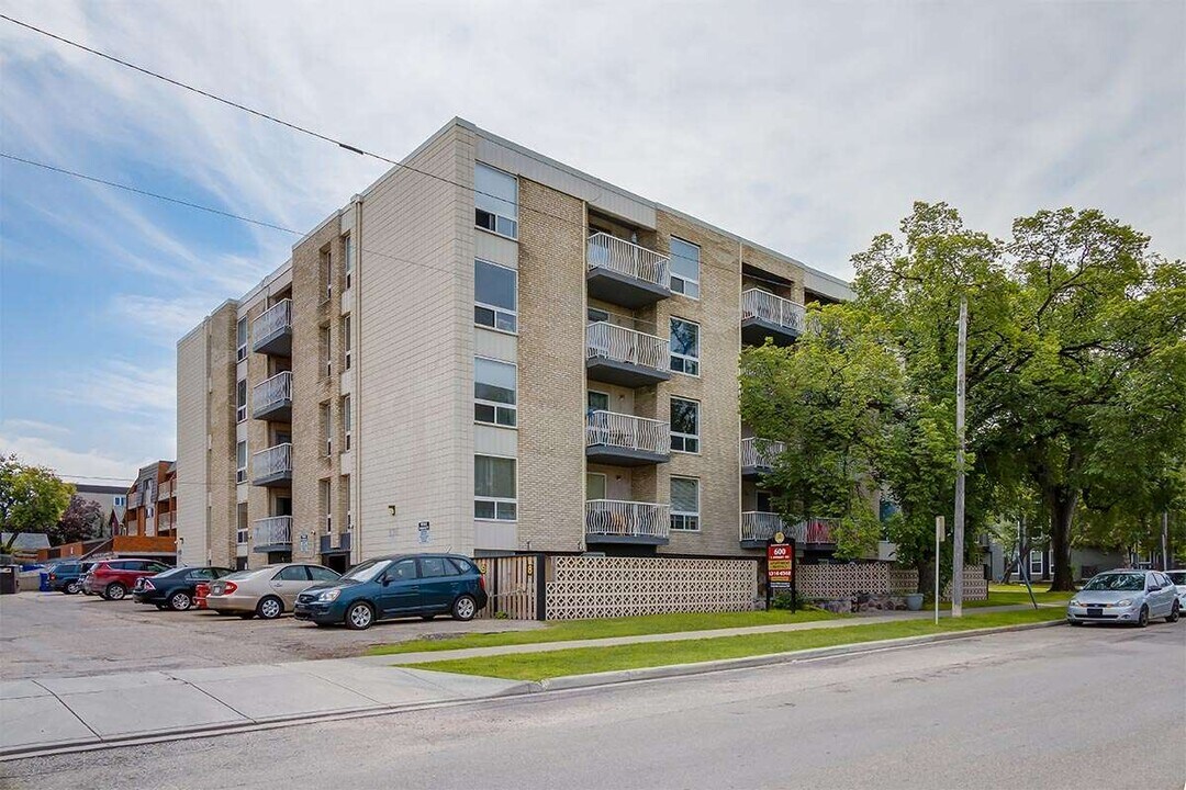 Birchcrest Estates in Calgary, AB - Building Photo
