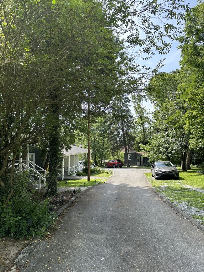 528 Fleming St in Hendersonville, NC - Building Photo - Building Photo