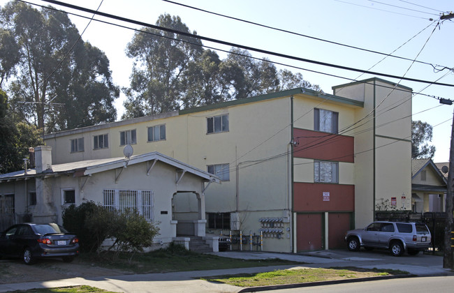 3170 High St in Oakland, CA - Building Photo - Building Photo