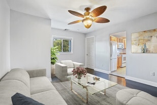 1202 W Elm St, Unit 2e