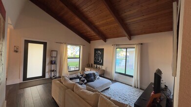 3620 W Bell Dr in Davie, FL - Building Photo - Building Photo