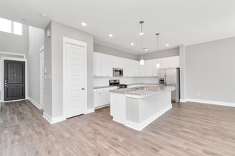2706 Brown Lk St in Houston, TX - Building Photo - Building Photo