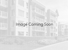 2033 W Broad St in Richmond, VA - Building Photo