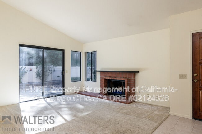 15665 Maturin Dr in San Diego, CA - Foto de edificio - Building Photo