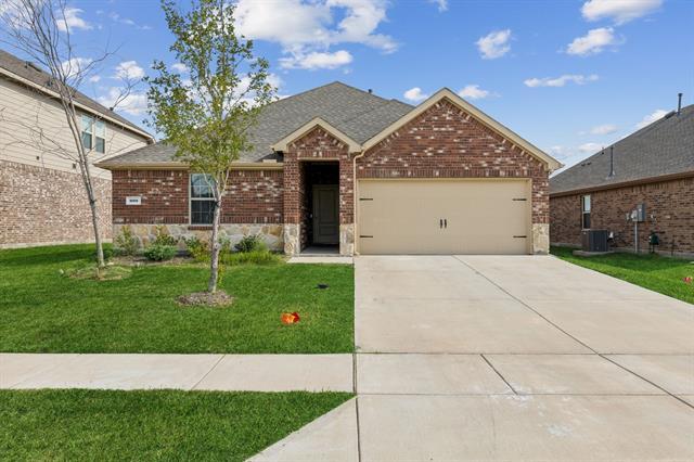 909 Emerald Gate Dr in Princeton, TX - Foto de edificio