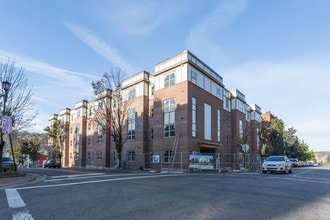 Market Street Lofts in East Liverpool, OH - Foto de edificio - Building Photo