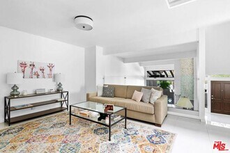 1671 Michael Ln in Los Angeles, CA - Building Photo - Building Photo