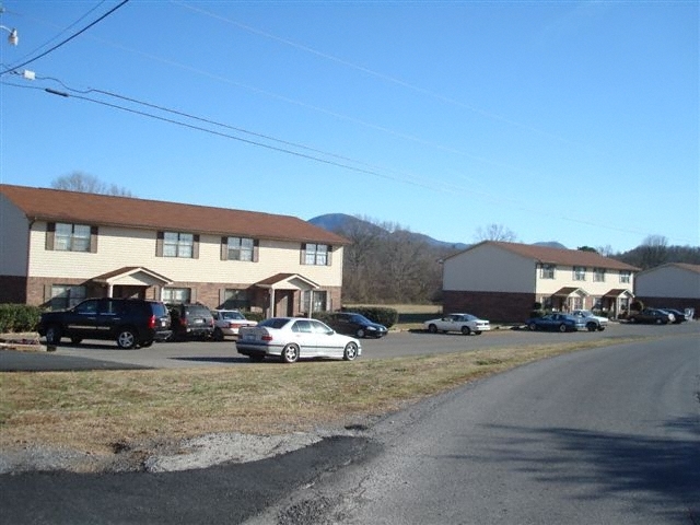 Old Federal Townhomes in Chatsworth, GA - Foto de edificio