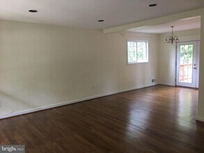 7821 Cayuga Ave in Bethesda, MD - Building Photo - Building Photo