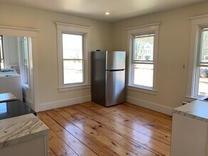 155 Main St, Unit C in South Berwick, ME - Building Photo - Building Photo