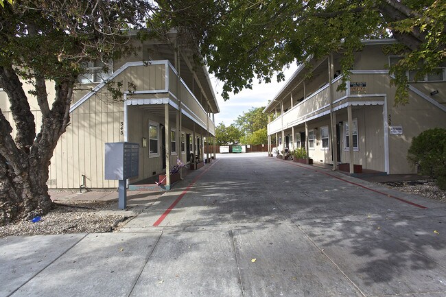 343 Willow St in San Jose, CA - Foto de edificio - Building Photo