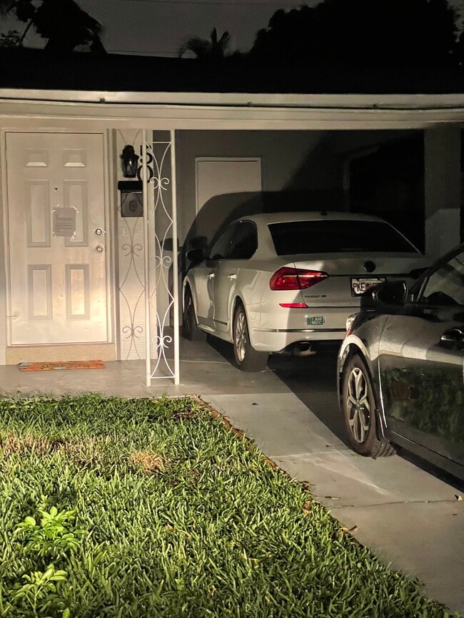 50 NE 45th Ct in Oakland Park, FL - Building Photo - Building Photo
