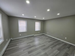 269 Willis Ave in Mineola, NY - Foto de edificio - Building Photo