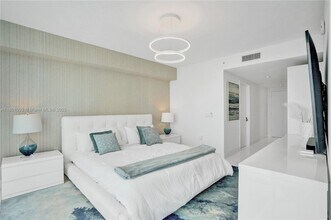 330 Sunny Isles Blvd, Unit 5-1808 in Sunny Isles Beach, FL - Building Photo - Building Photo