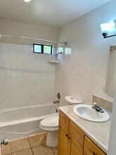 2015 Felspar St in San Diego, CA - Foto de edificio - Building Photo