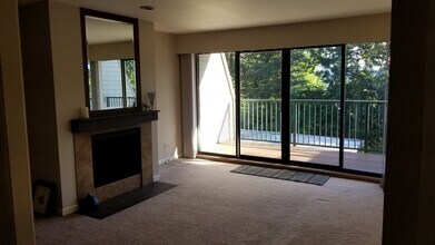 8845 166th Ave NE, Unit B204 in Redmond, WA - Building Photo - Building Photo