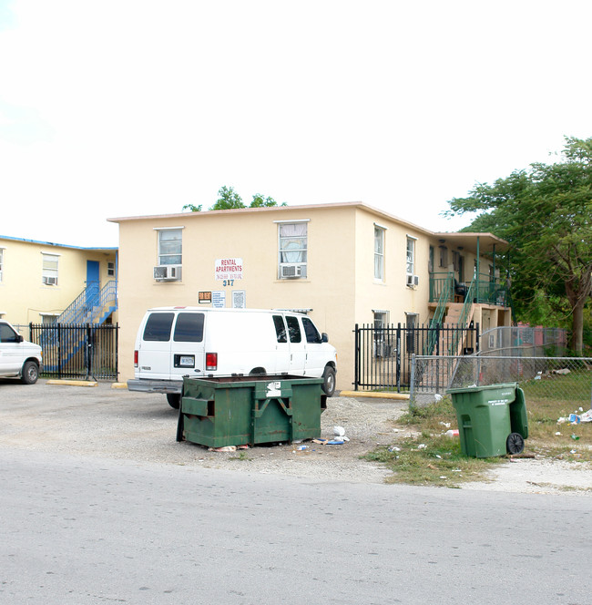 317 SW 5th Ave in Homestead, FL - Building Photo - Building Photo