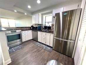 16300 Golf Club Rd, Unit 818 in Weston, FL - Building Photo - Building Photo