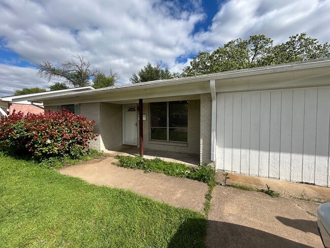 2750 Ridgewood St in Irving, TX - Building Photo - Building Photo