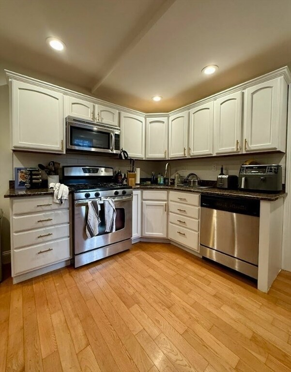 225 Bolton St, Unit SF in Boston, MA - Building Photo - Building Photo