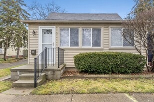 2040 Austin Ave in Lincoln Park, MI - Building Photo