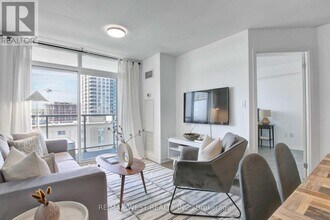 816 Lansdowne Ave in Toronto, ON - Building Photo - Building Photo