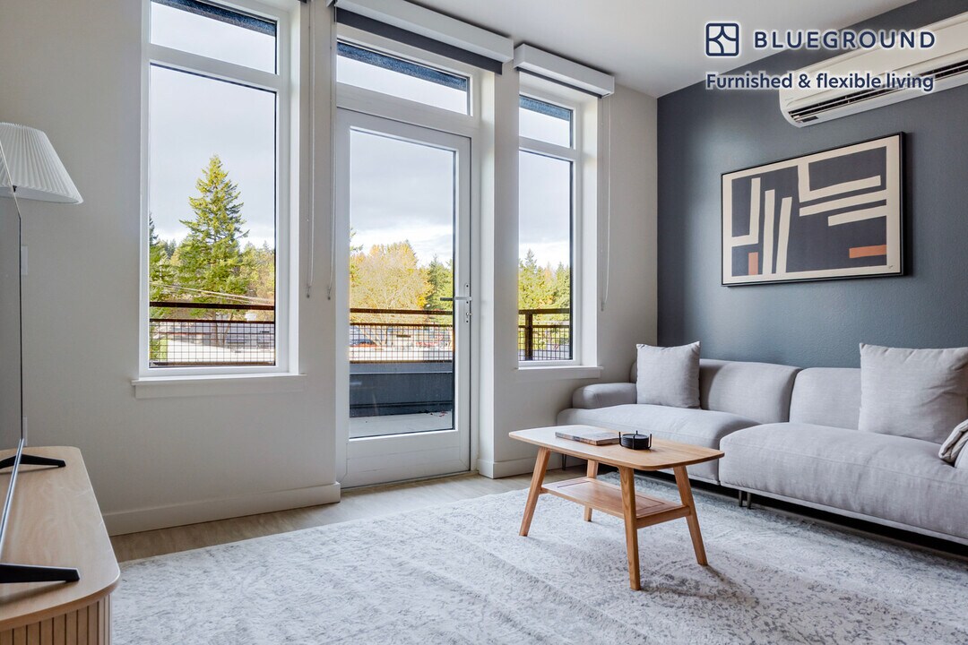 1955 129th Ave NE in Bellevue, WA - Foto de edificio