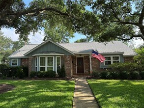 523 Misty Lake Dr in El Lago, TX - Building Photo - Building Photo